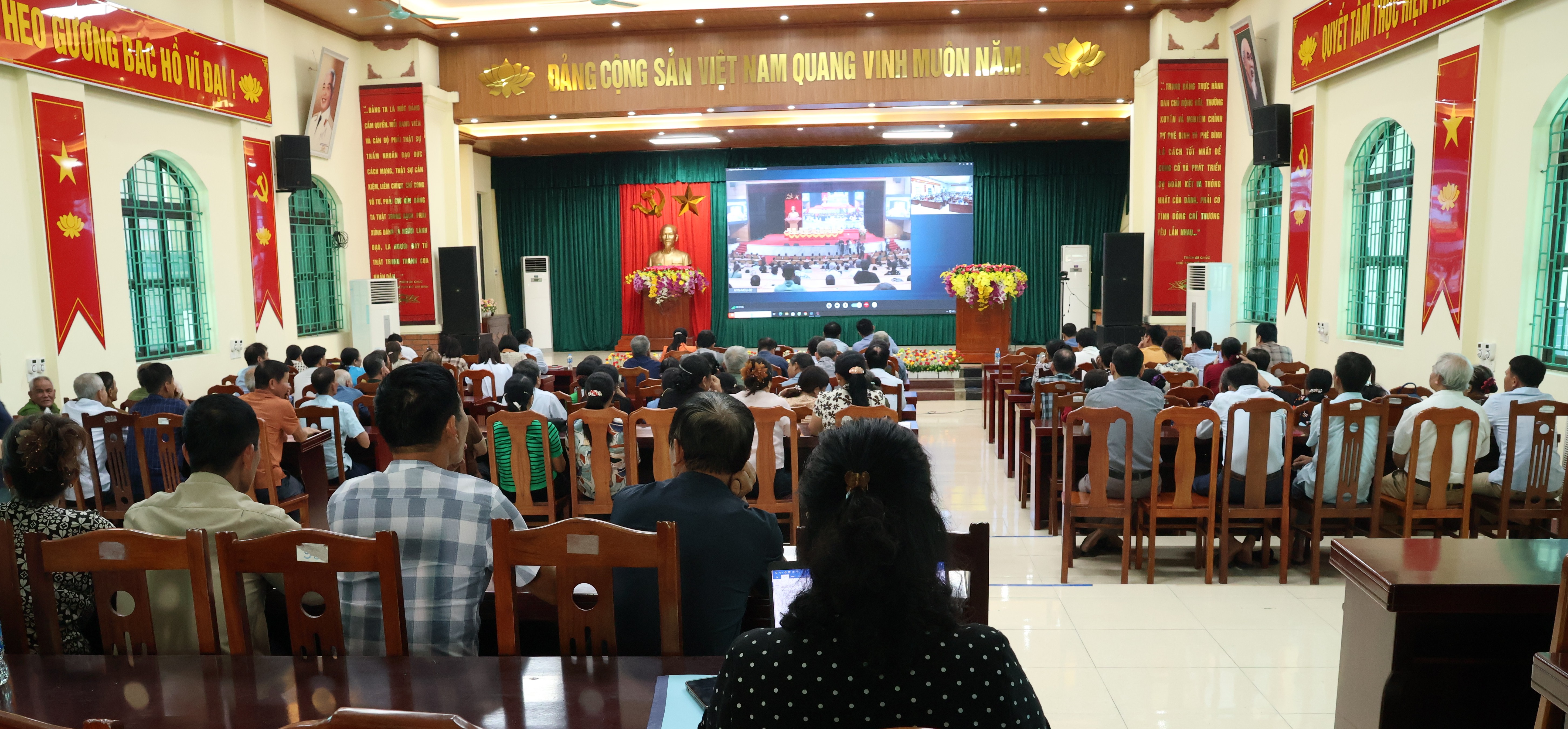 Đoàn đại biểu Quốc hội tỉnh Hưng Yên tiếp xúc cử tri sau kỳ họp thứ nhất, Quốc hội khóa XVI.