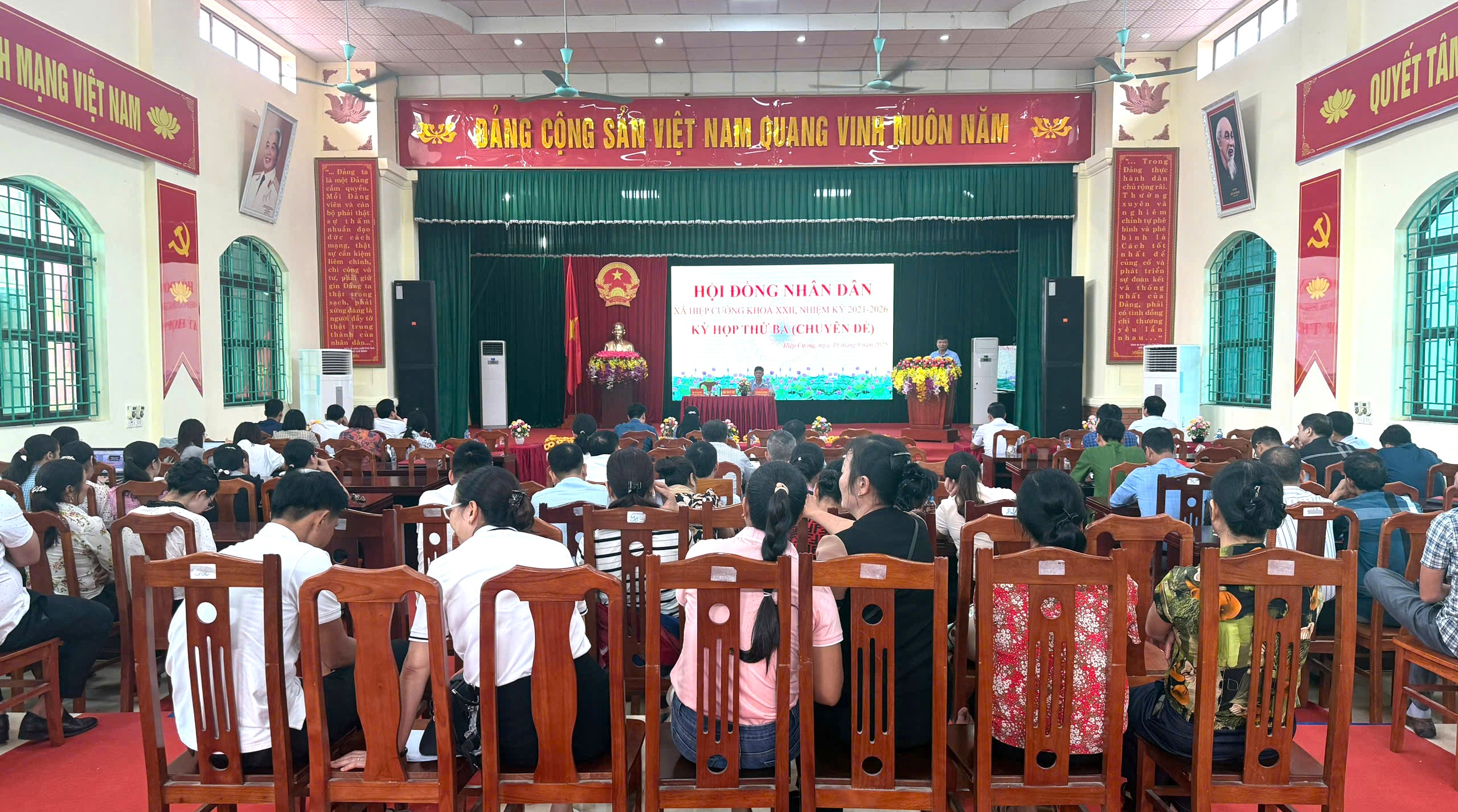 Kỳ họp thứ ba (chuyên đề) hội đồng nhân dân xã khóa hai mươi hai, nhiệm kỳ 2021-2026