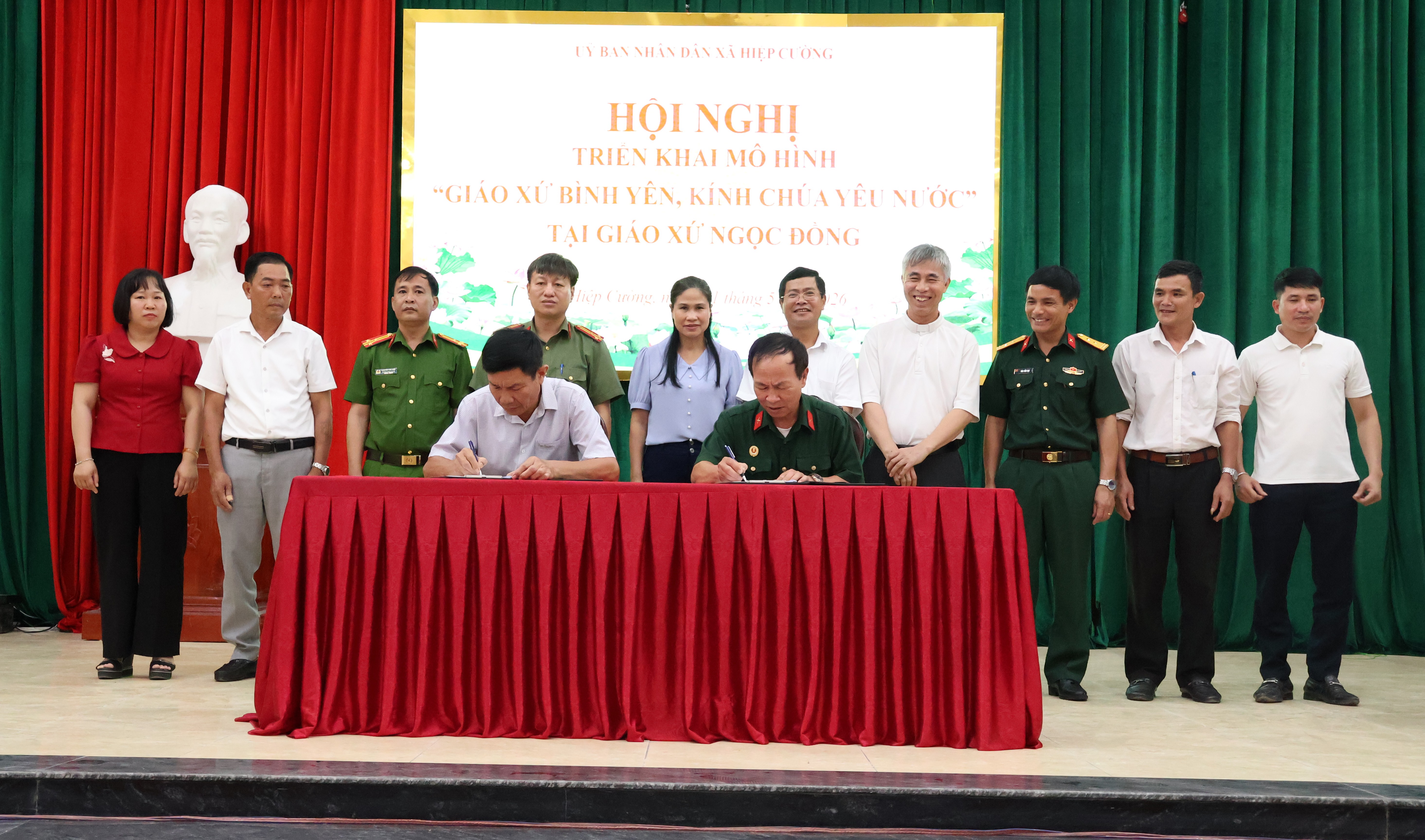 Xã Hiệp Cường: ra mắt mô hình “giáo xứ bình yên, kính chúa yêu nước”.