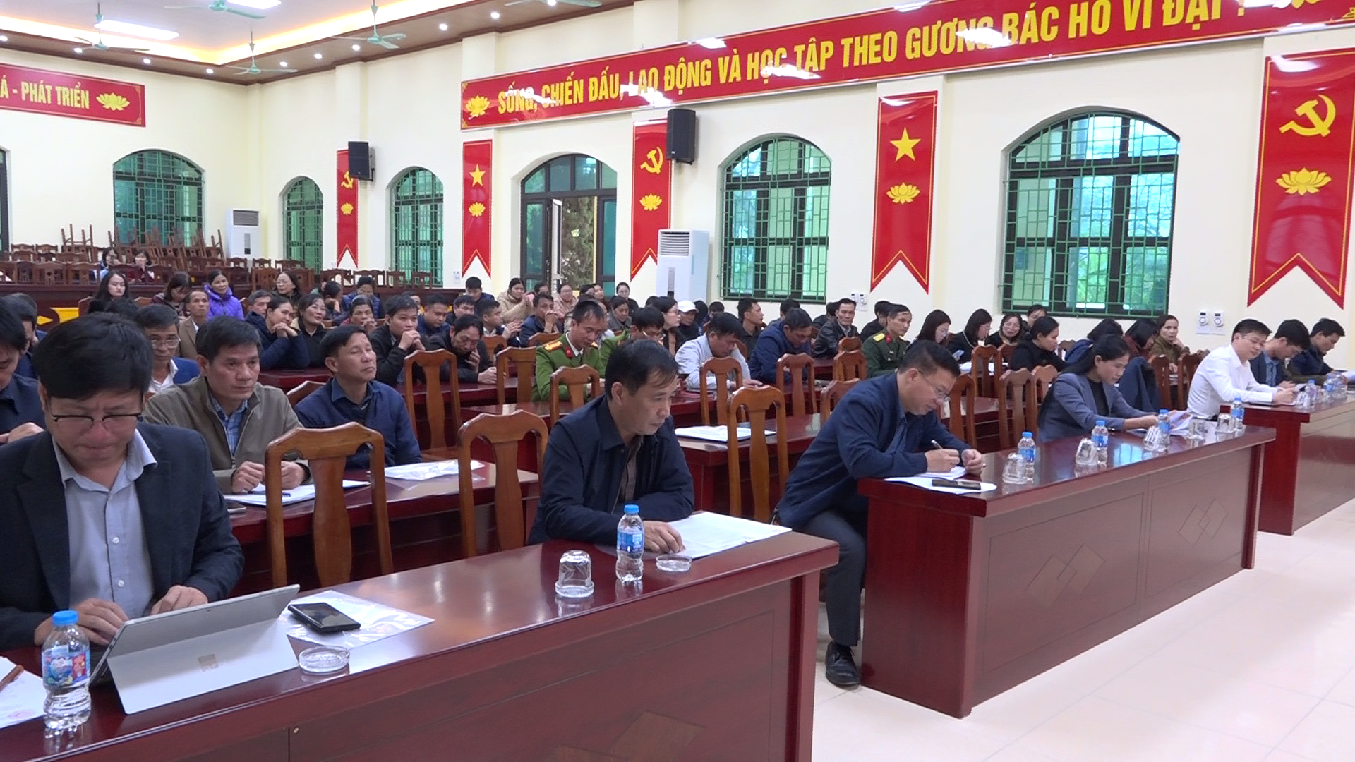 Kỳ họp thứ sáu hội đồng nhân dân xã Hiệp Cường khóa hai mươi hai, nhiệm kỳ 2021-2026.