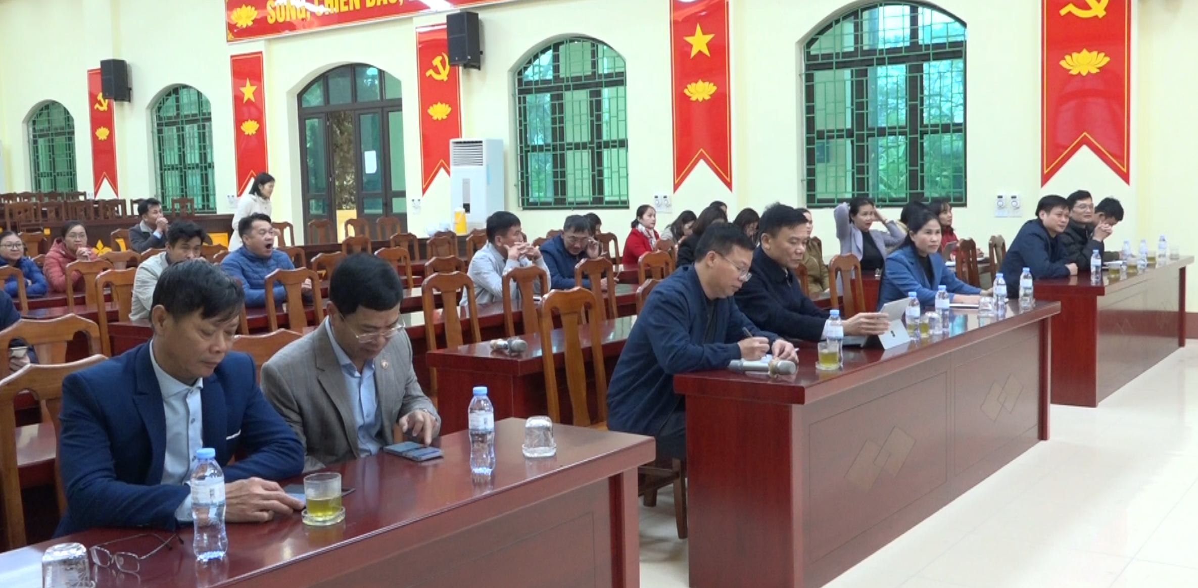 Xã Hiệp Cường tổ chức hội nghị liên tịch lấy ý kiến cử tri nơi công tác của đảng ủy, thường trực hội đồng nhân dân, ủy ban nhân dân, Ủy ban mặt trận tổ quốc Việt Nam và các đoàn thể.
