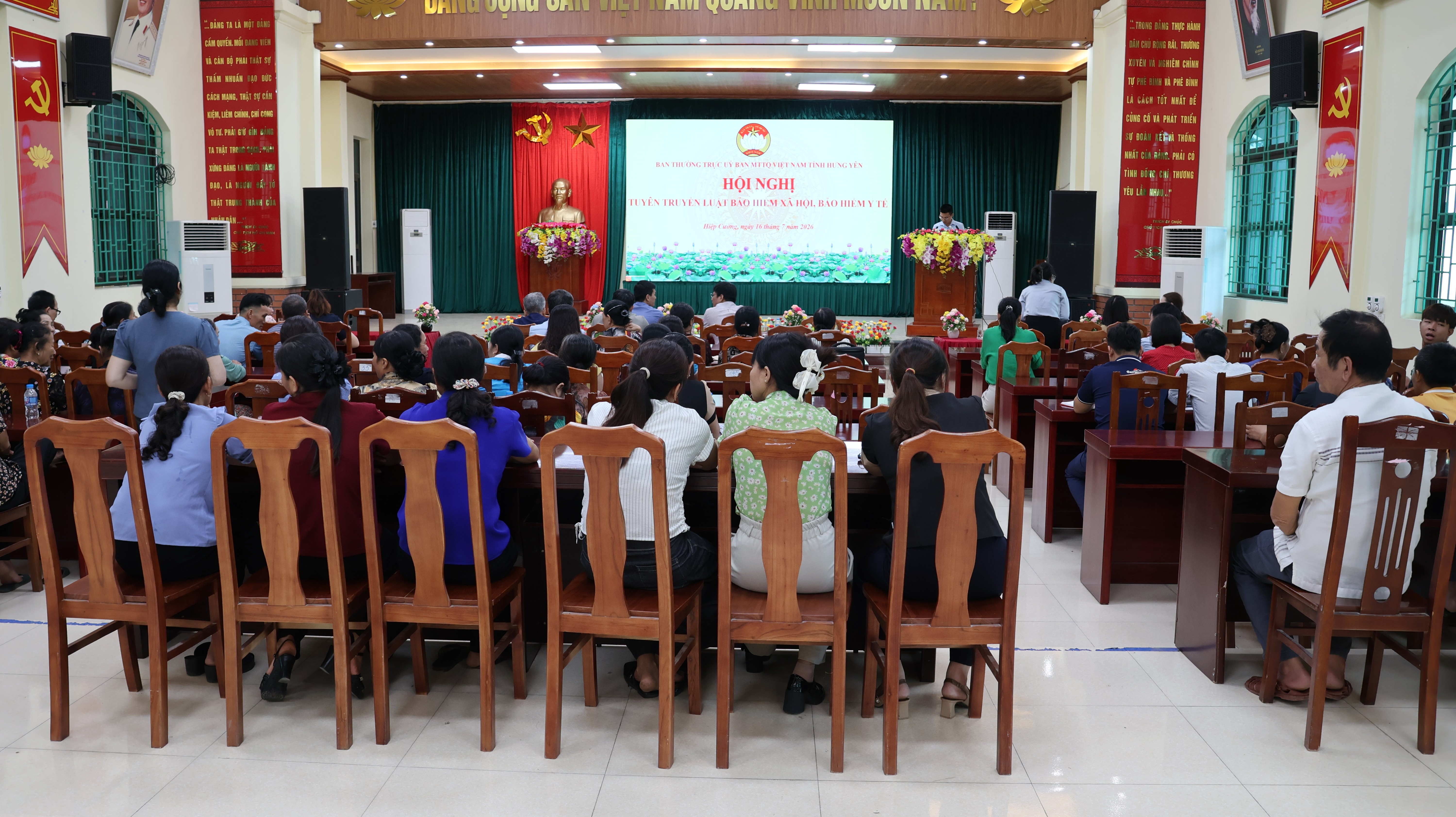 UBMTTQ VN XÃ TỔ CHỨC HỘI NGHỊ TUYÊN TRUYỀN LUẬT BẢO HIỂM XÃ HỘI, BẢO HIỂM Y TẾ VÀ PHONG TRÀO THI ĐUA XÂY DỰNG “XỨ, HỌ ĐẠO 4 GƯƠNG MẪU”