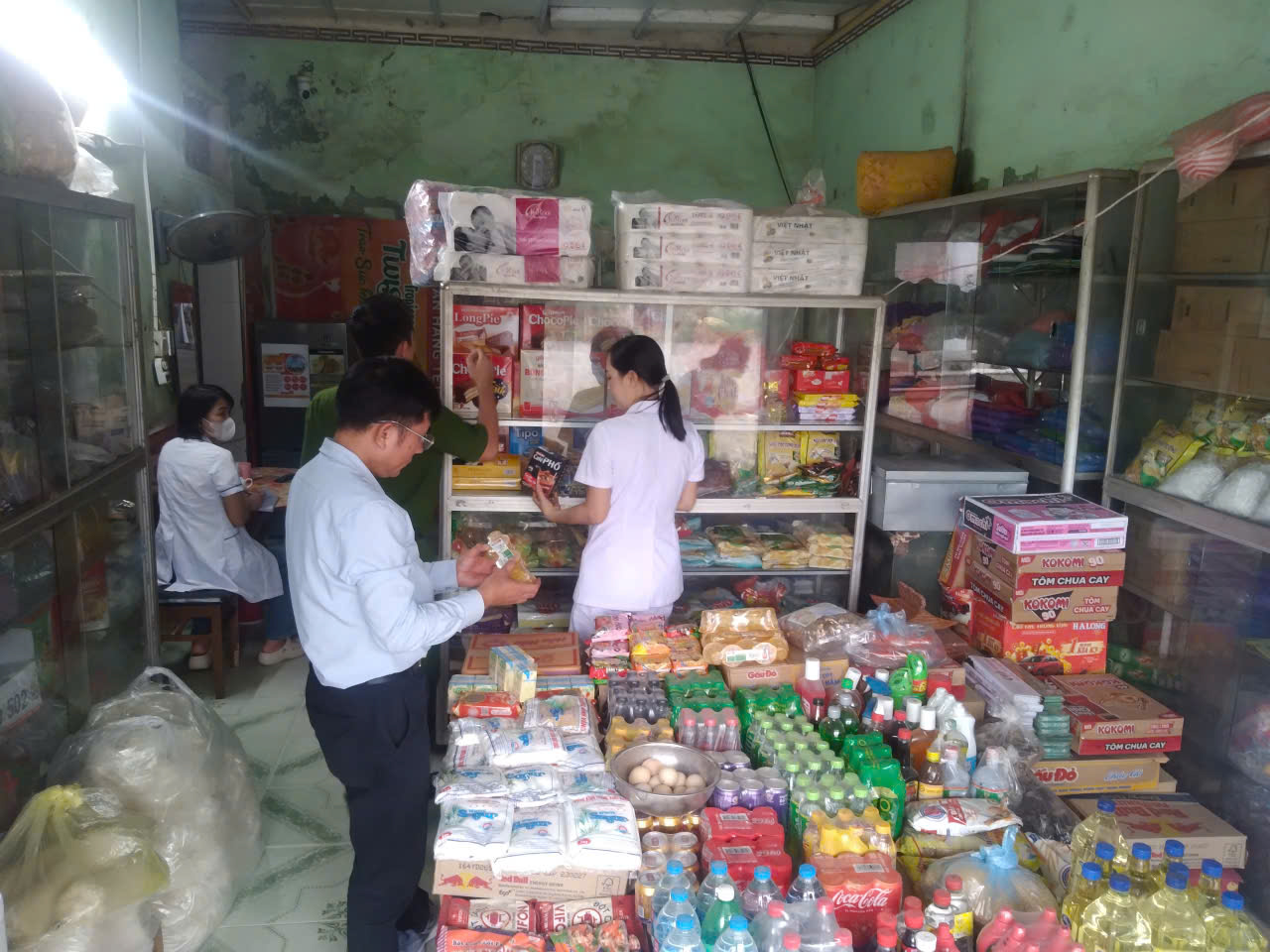 Xã Hiệp Cường tăng cường kiểm tra công tác an toàn vệ sinh thực phẩm trên đia bàn
