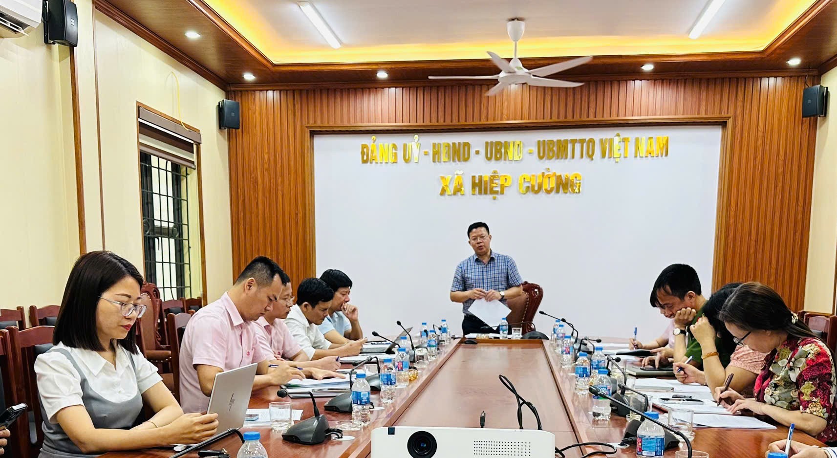 Công bố Quyết định thành lập Ban đại diện Hội đồng quản trị Ngân hàng Chính sách Xã hội xã Hiệp Cường.