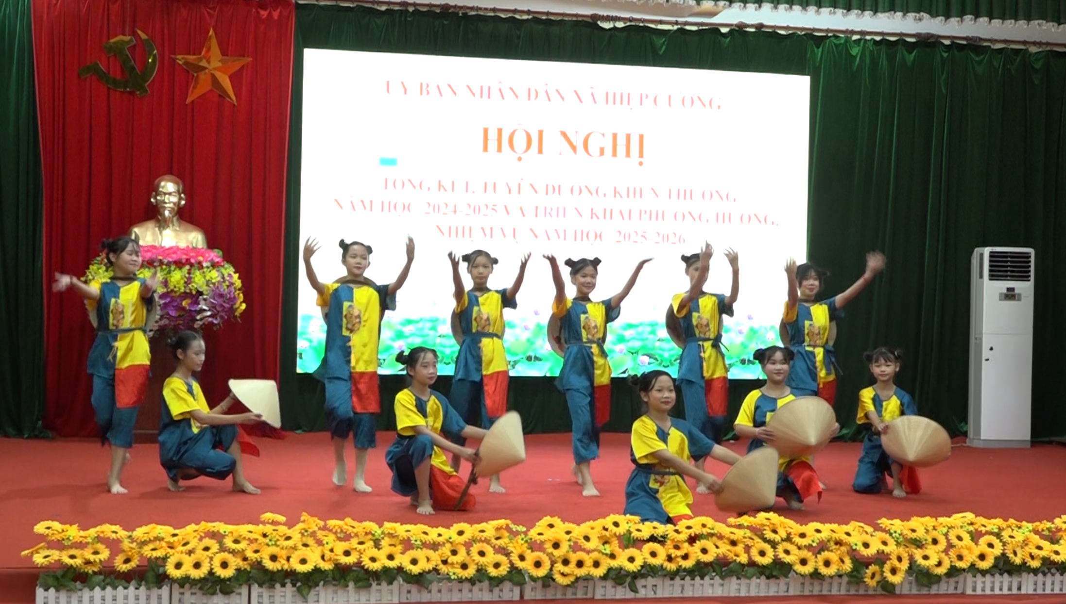 Xã Hiệp Cường tổ chức hội nghị tổng kết, tuyên dương, khen thưởng năm học 2024 – 2025, triển khai khai phương hướng nhiệm vụ năm học 2025 – 2026.