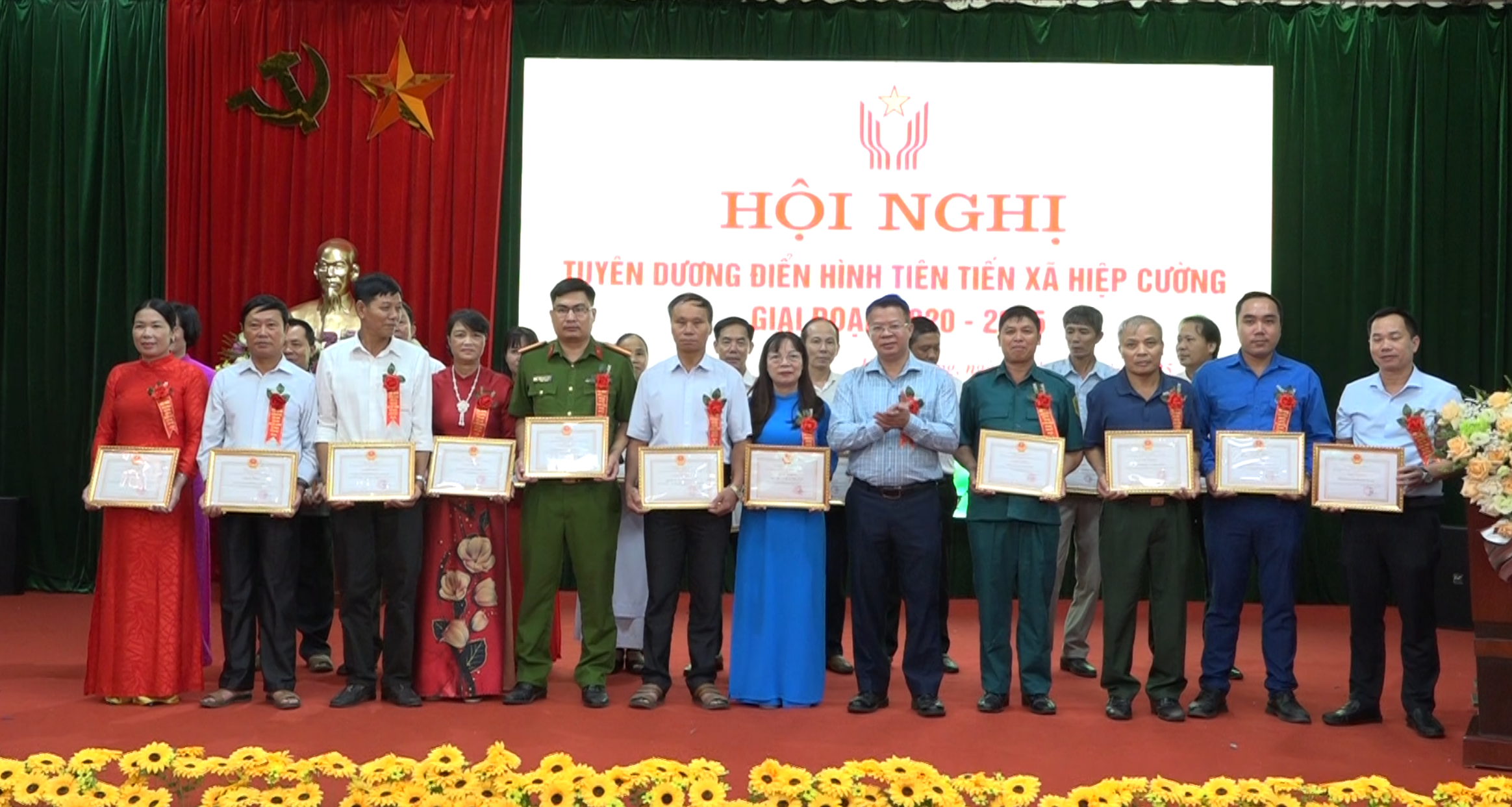 Xã Hiệp Cường tổ chức hội nghị tuyên dương điển hình tiên tiến giai đoạn 2020 – 2025.