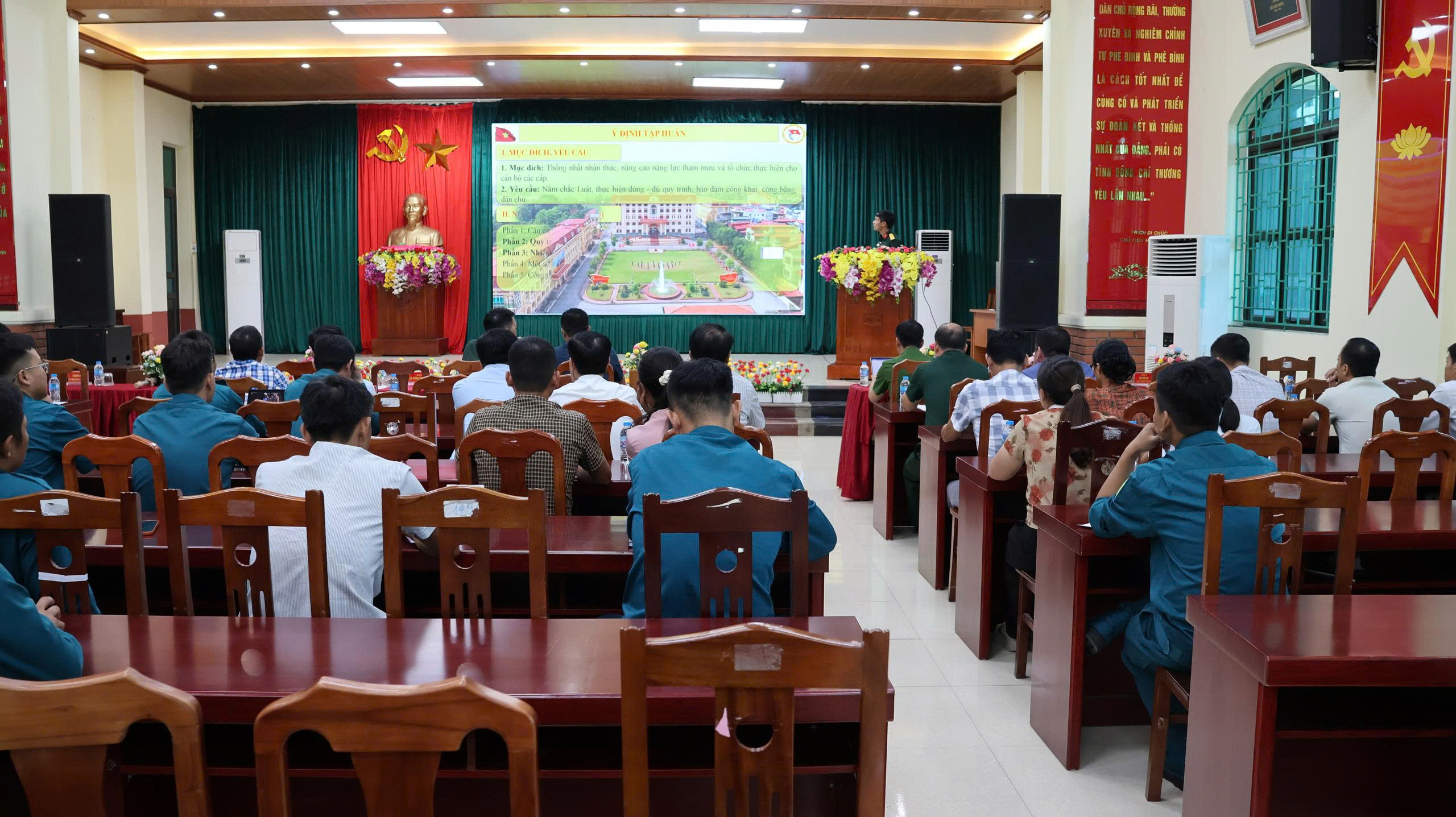 Ban Chỉ huy Quân sự xã Hiệp Cường tổ chức tập huấn công tác tuyển chọn, gọi công dân nhập ngũ và thực hiện nghĩa vụ tham gia Công an nhân dân.