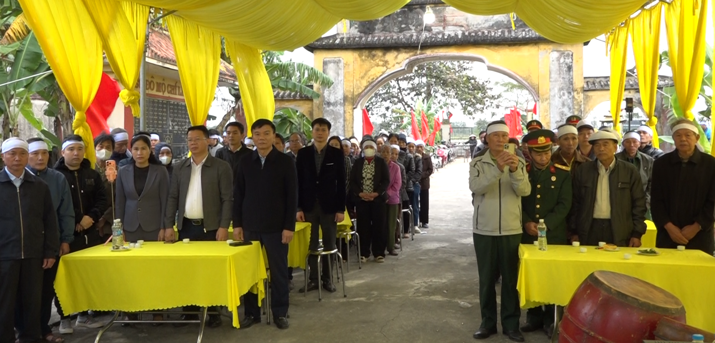 Lễ đón nhận truy điệu và an táng hài cốt liệt sỹ Nguyễn Quốc Tộ.