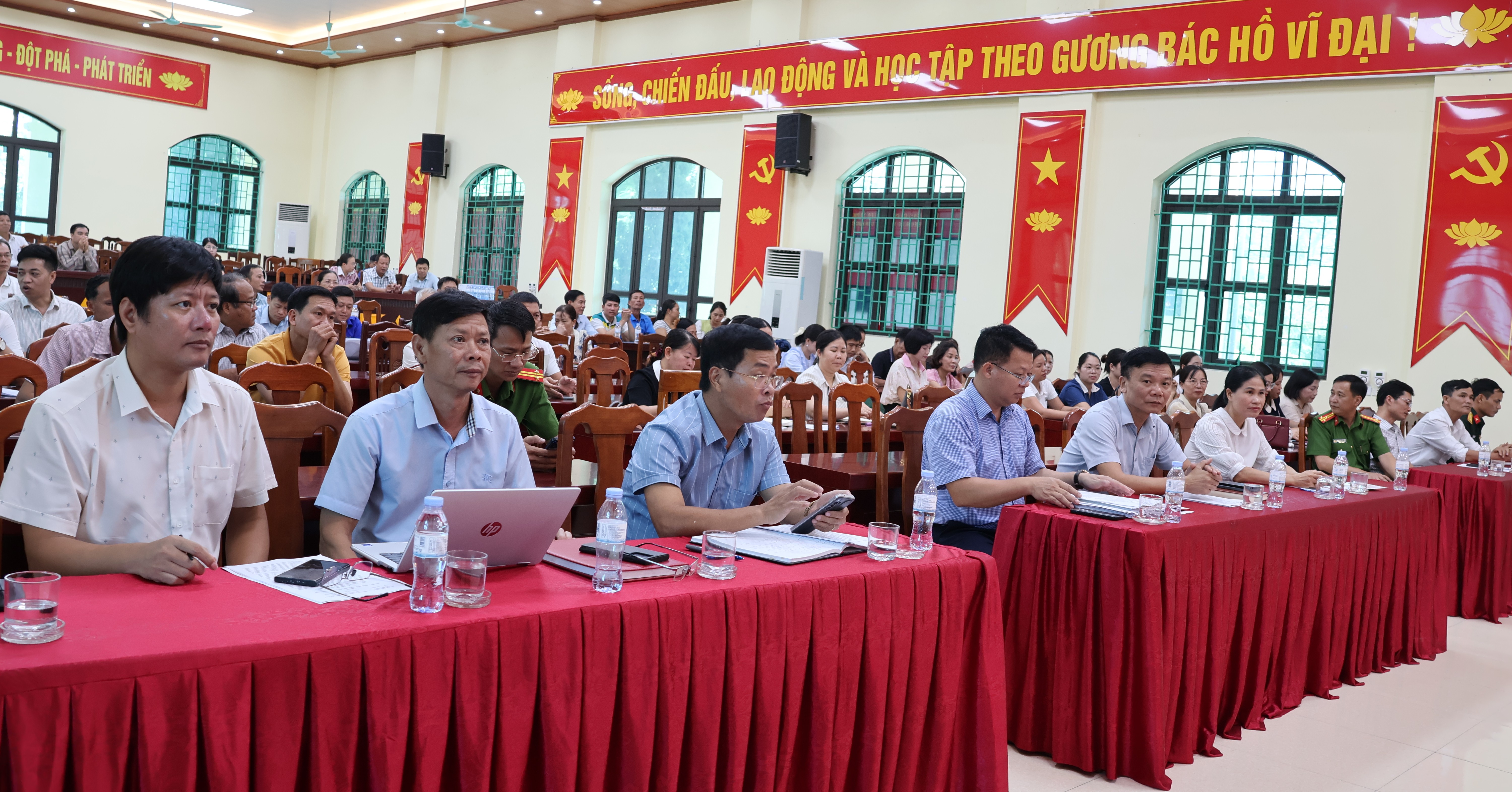 XÃ HIỆP CƯỜNG TỔ CHỨC HỘI NGHỊ LẤY Ý KIẾN VỀ ĐỀ ÁN SẮP XẾP CÁC CƠ SỞ GIÁO DỤC TRÊN ĐỊA BÀN.