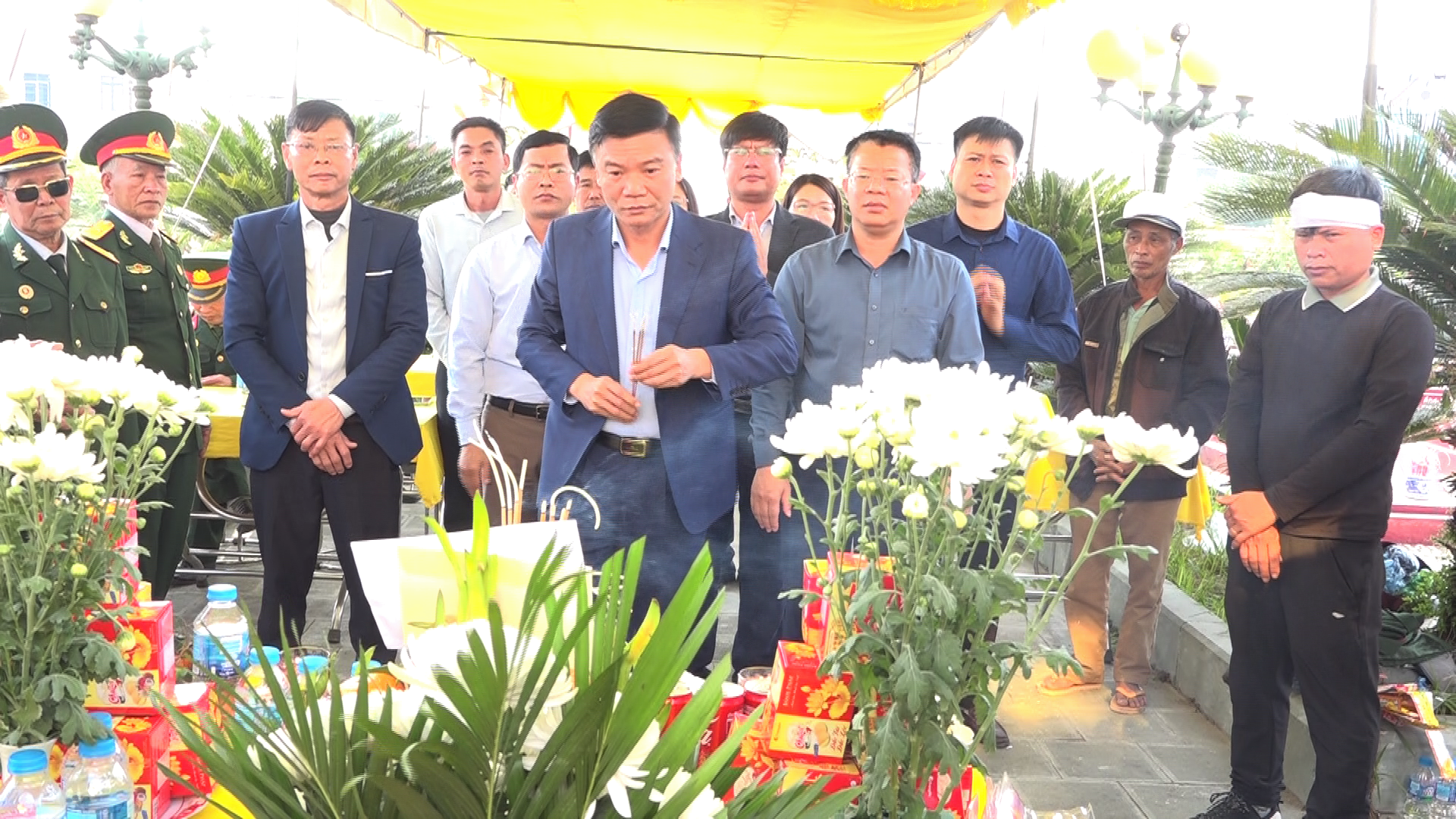 Lễ đón nhân truy điệu và an táng hài cốt liệt sỹ  Qoách Văn Hùng.