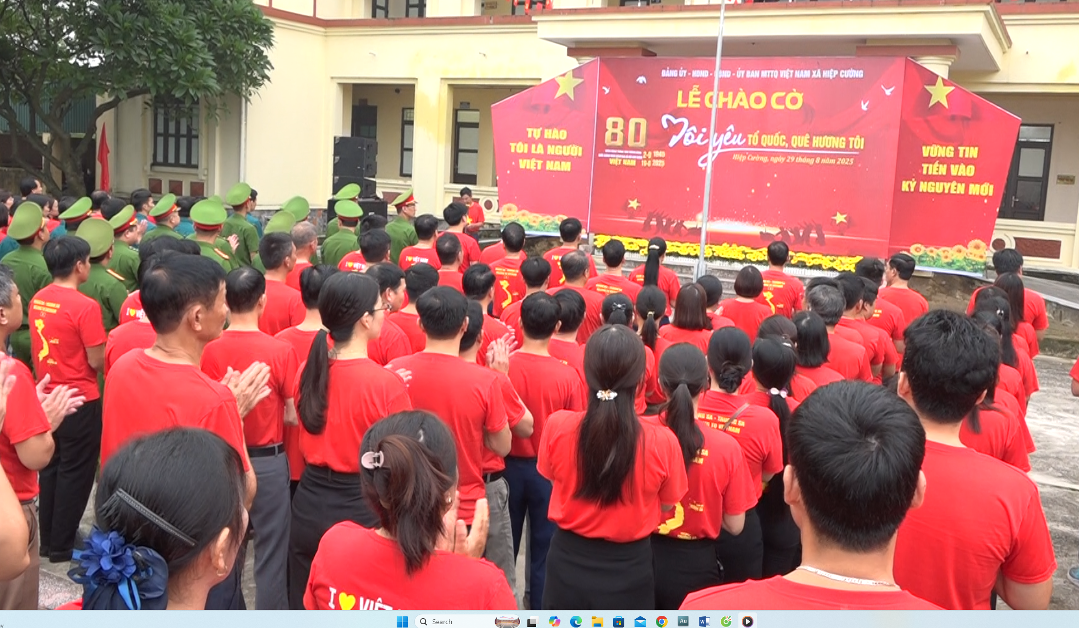 Xã Hiệp Cường tổ chức Lễ chào cờ “Tôi yêu Tổ quốc, quê hương tôi”.