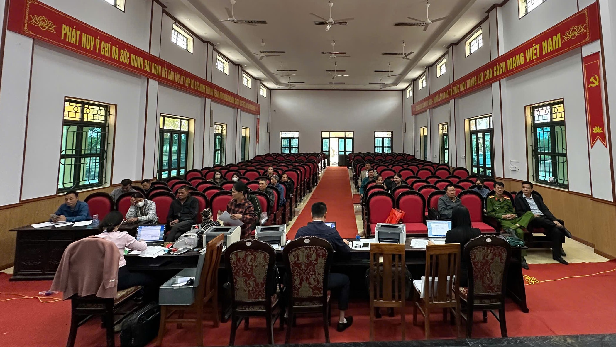 Giao ban Tín dụng chính sách: tại điểm giao dịch Ngọc Thanh.