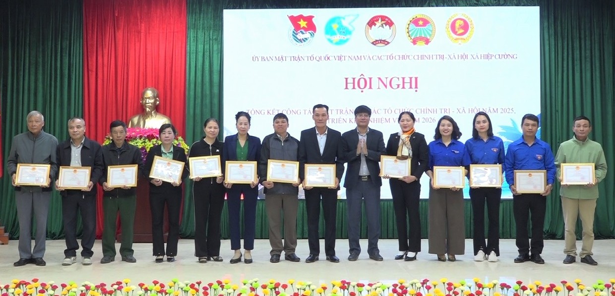 Gương cán bộ hội tiêu biểu trong hoạt động tín dụng chính sách                     và phong trào phụ nữ cơ sở