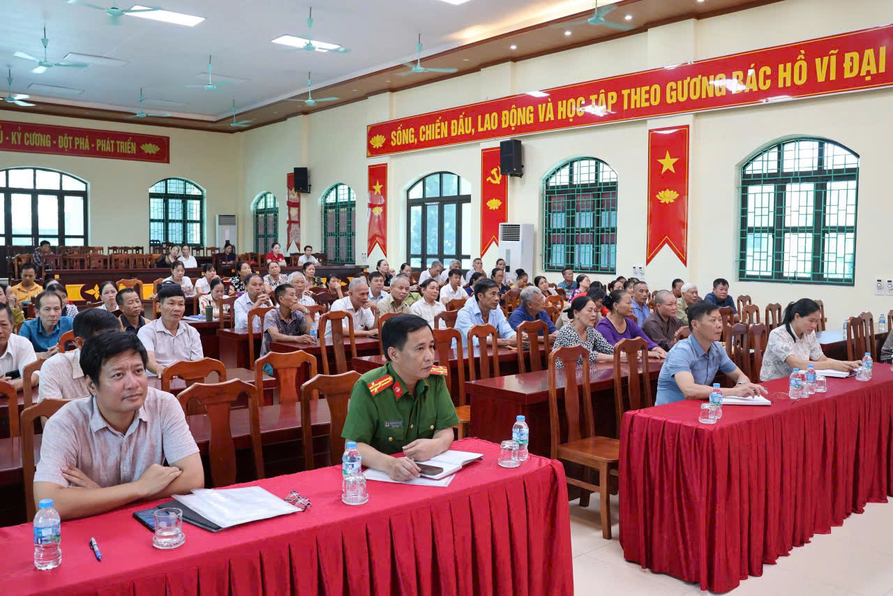 Xã Hiệp Cường: Đại biểu HĐND xã tiếp xúc cử tri.